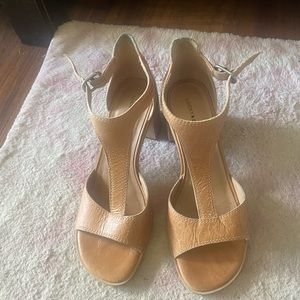 Used tan lucky brand leather sandals